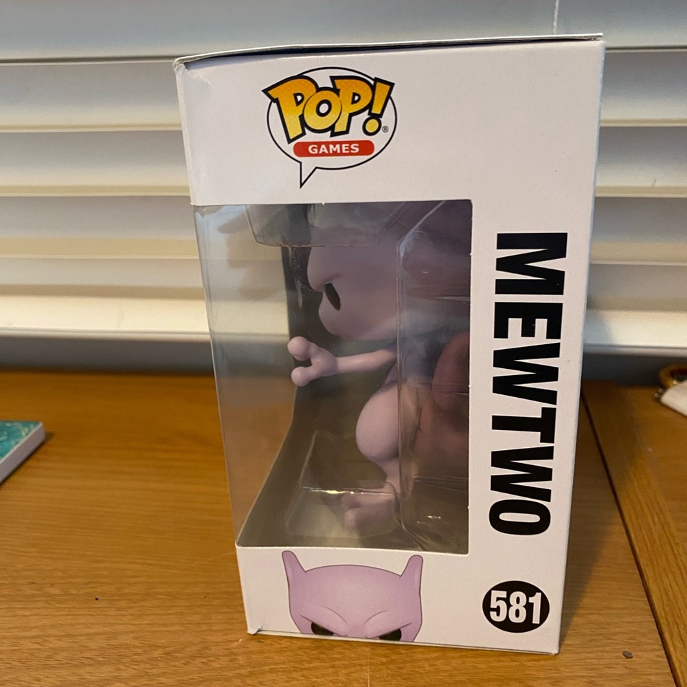 Funko Pop! Pokémon Mewtwo in Purple and White - Picture 2 of 5